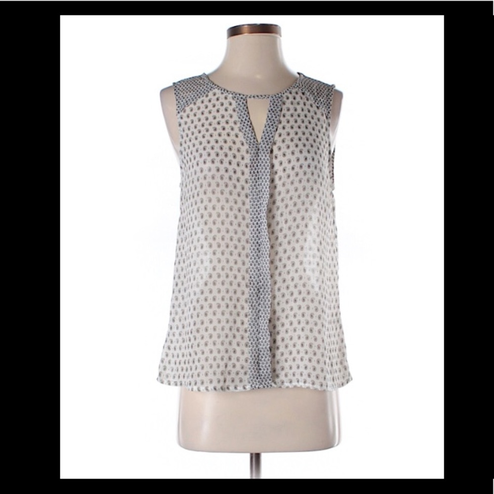 2/$20 🎈 Skies Are Blue Sleeveless Blouse
